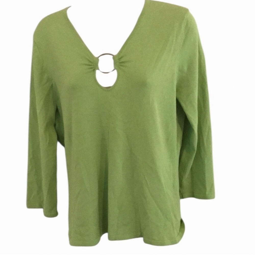 Cable & Gauge size large V- neck
lime green lightweight sweater with silver ring